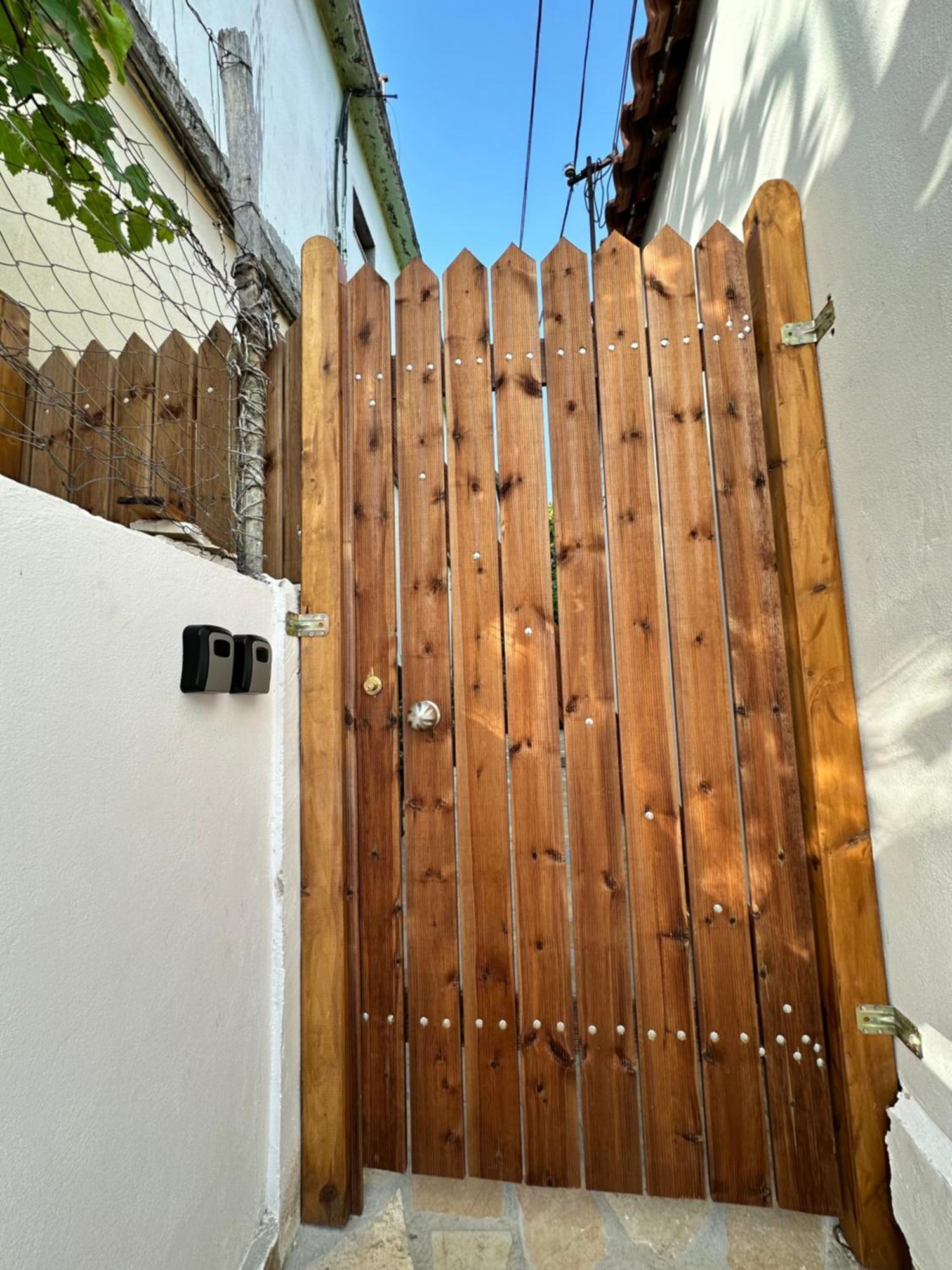 Hostel Leon Berat Zewnętrze zdjęcie