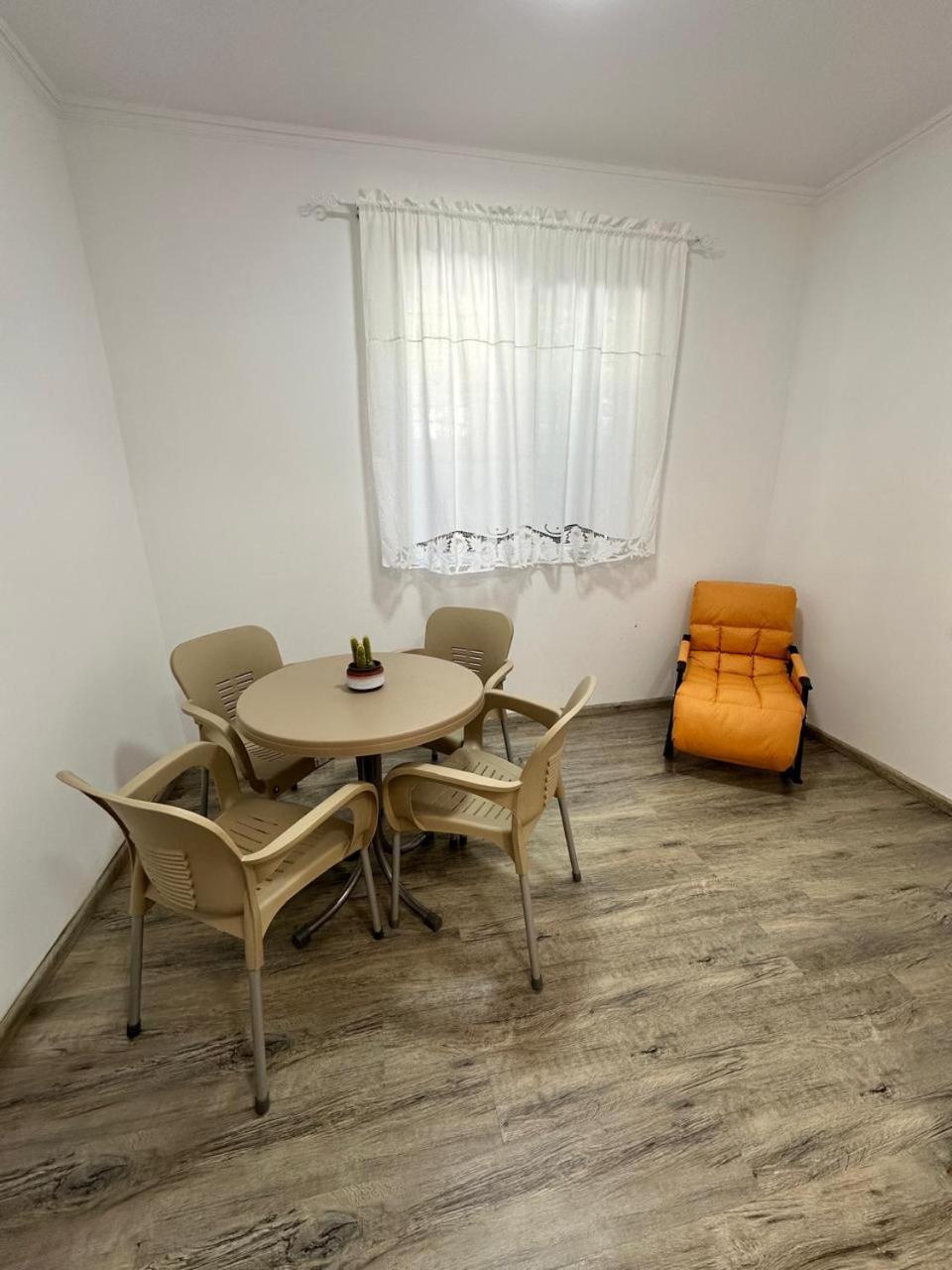 Hostel Leon Berat Zewnętrze zdjęcie