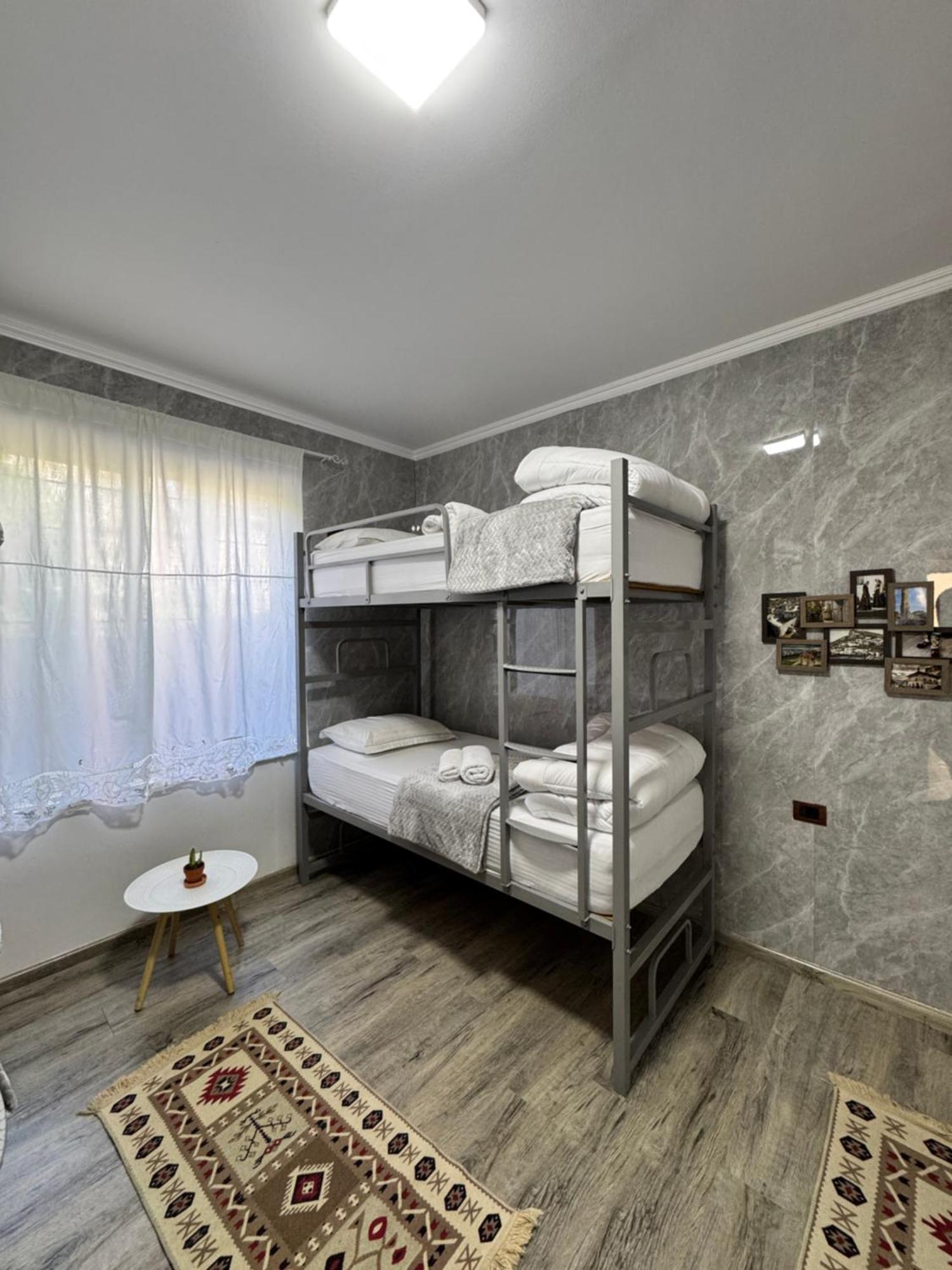 Hostel Leon Berat Zewnętrze zdjęcie